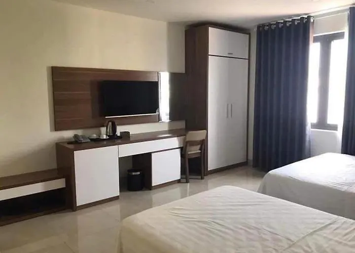 Hotel Khach San Phong *